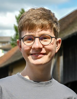Porträtfoto der Frohnatur Jonas Vögeli