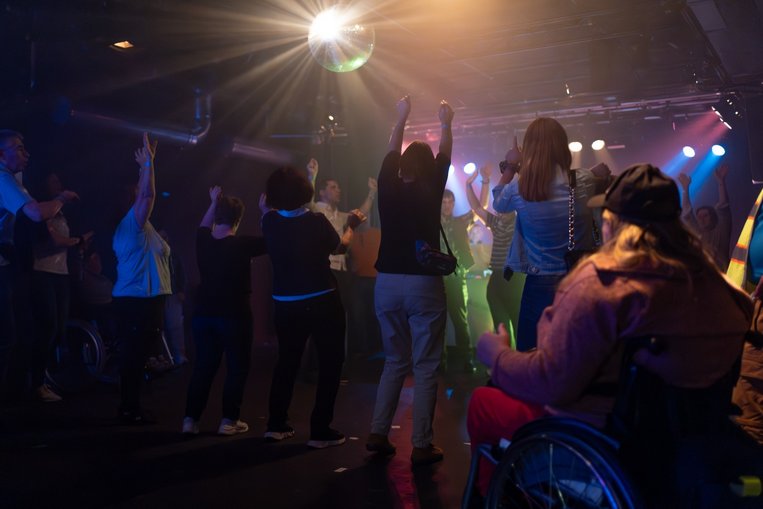 Tanzende Menschen in der LaViva-Disco